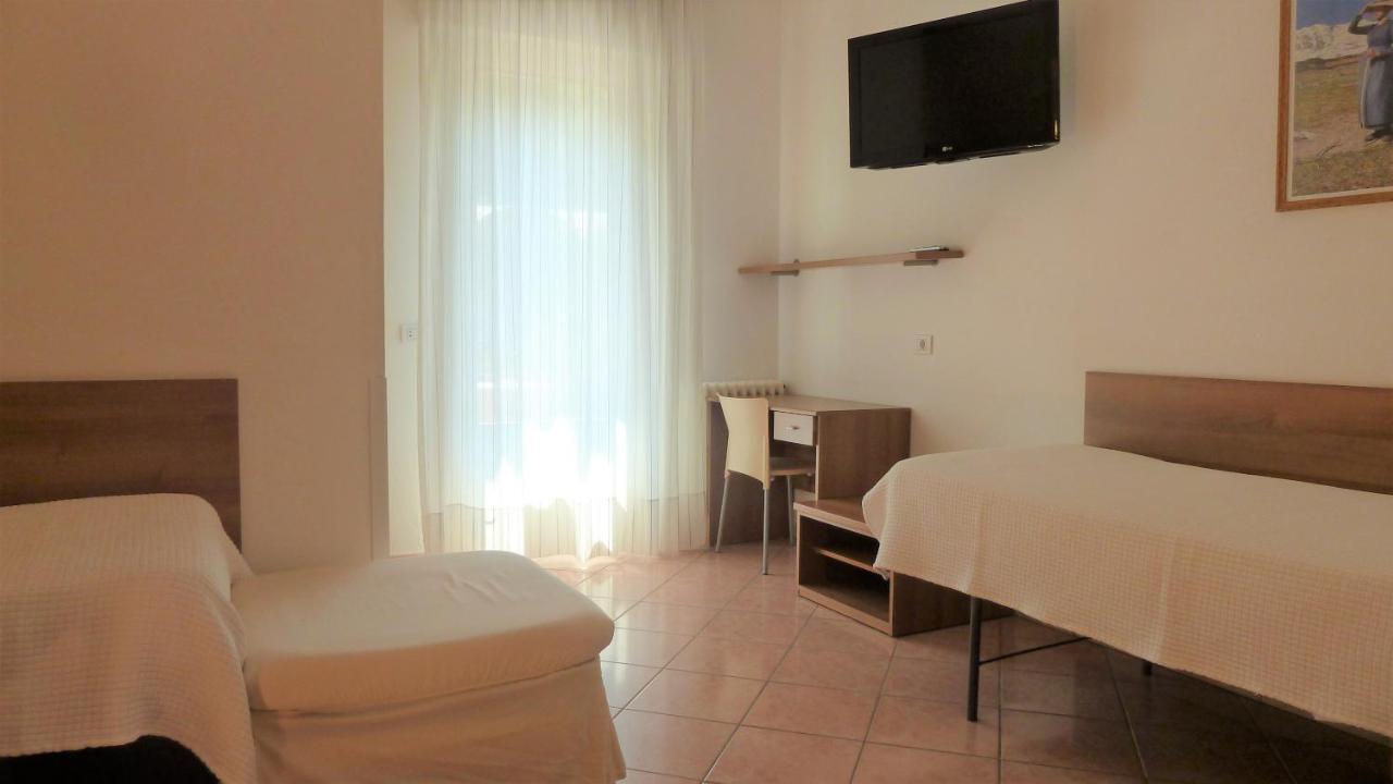Hotel Baitone - Nature Village Malcesine Zimmer foto